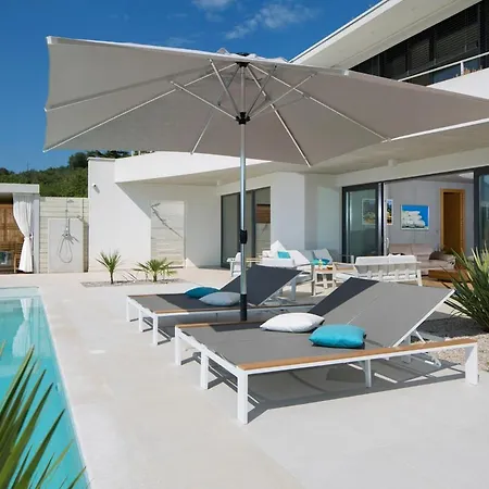 ヴィラ Sleeps 8 With Pool Air Con And Wifi *