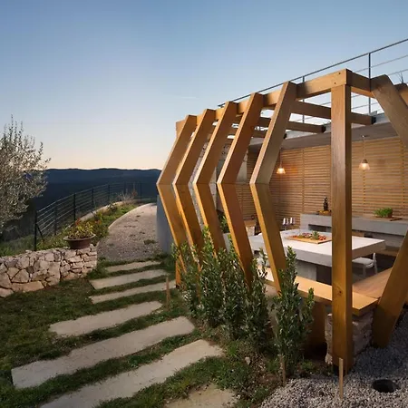 ヴィラ Sleeps 8 With Pool Air Con And Wifi ラバック