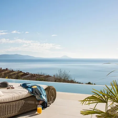 Sleeps 8 With Pool Air Con And Wifi *
