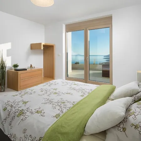 Sleeps 8 With Pool Air Con And Wifi Villa Rabac