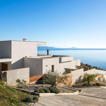 Sleeps 8 With Pool Air Con And Wifi *