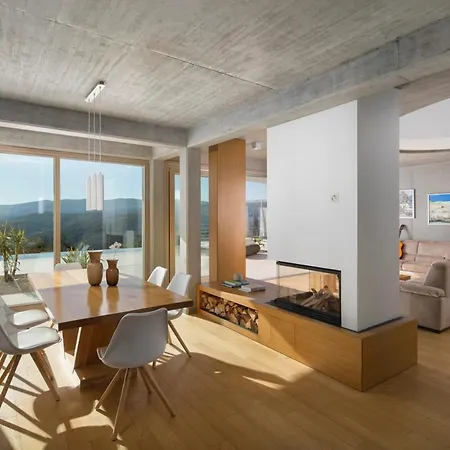 Sleeps 8 With Pool Air Con And Wifi * ラバック
