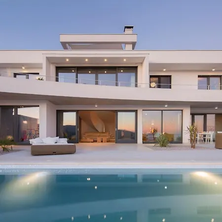Villa Sleeps 8 With Pool Air Con And Wifi Rabac