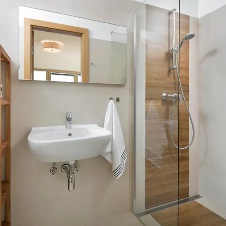 ヴィラ Sleeps 8 With Pool Air Con And Wifi