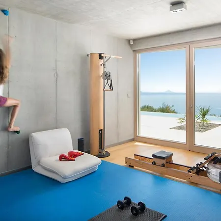 Sleeps 8 With Pool Air Con And Wifi ヴィラ
