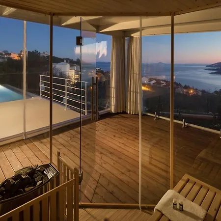 Sleeps 8 With Pool Air Con And Wifi *