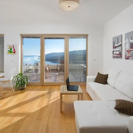 Sleeps 8 With Pool Air Con And Wifi 빌라 *