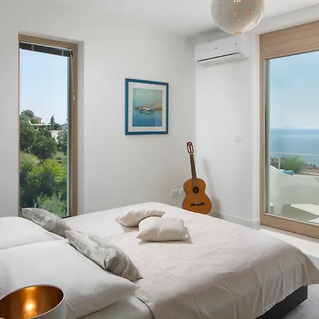 빌라 Sleeps 8 With Pool Air Con And Wifi 라벡