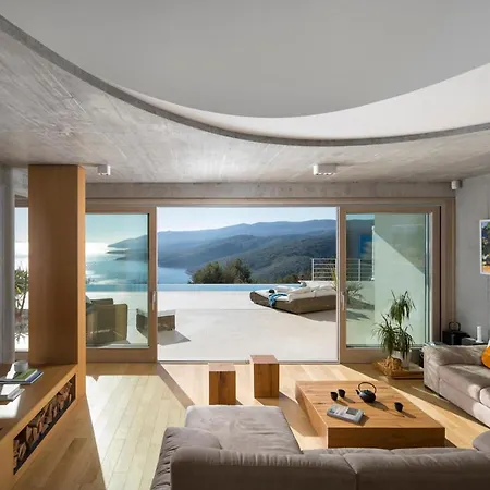 빌라 Sleeps 8 With Pool Air Con And Wifi *